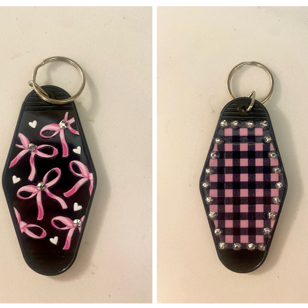 Chic Pink and Black Retro Motel Style Keychain